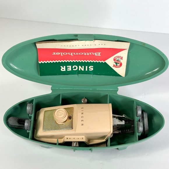 Singer Buttonholer in Case with Cams - Picture 12 of 16